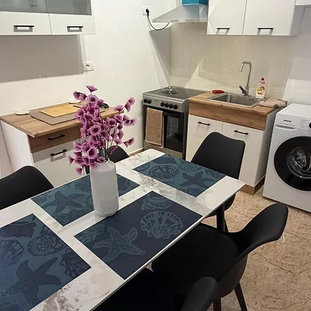 Pine House דירה *